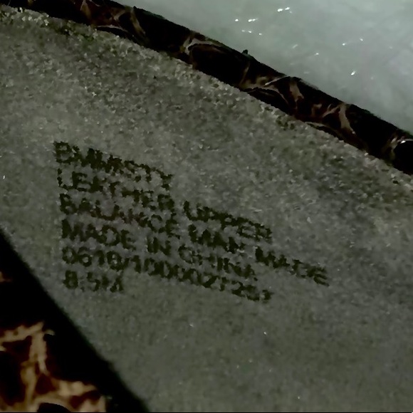 B MAKOWSKY Brown Python Snake Skin Leather Heels Size 8.5 - Picture 7 of 8